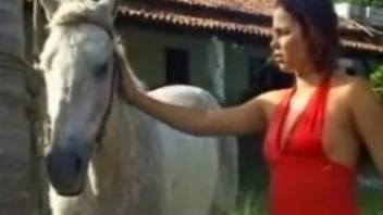 Amateur babe filmed doing sexy perversions with a horse cock
