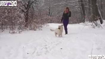 Frizzy-haired blonde fucks a kinky dog in the snow