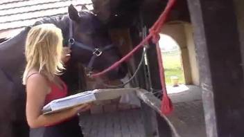 Deep horse inches for the sensual blonde woman with nice ass